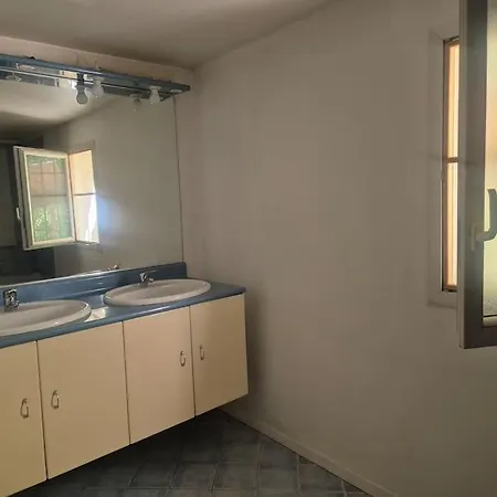 Maison En Drome Provencale بيت للعطل نييون